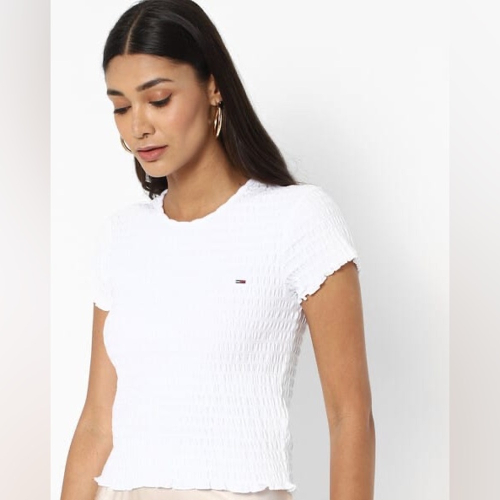 🔻🔻🔻sale Tommy Jeans Smocked Top with Scalloped Hems – Size XS (TP/XP)